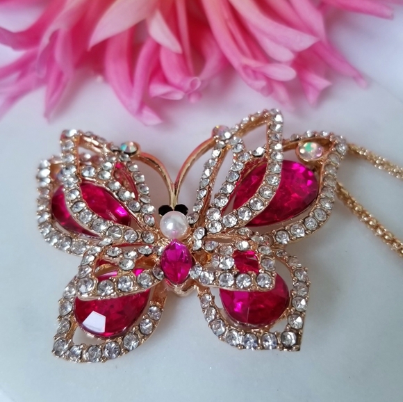 NWT- Crystal 3-D Fushia Butterfly Pendant * - Picture 7 of 11
